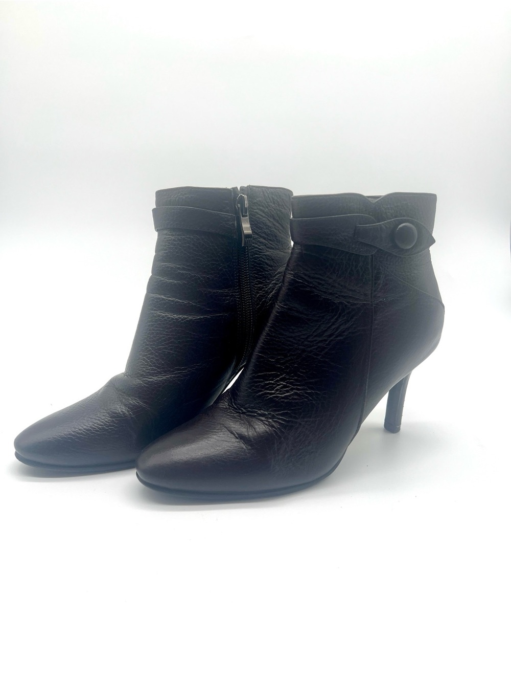 Cinderella of Boston Black Leather 3-in Ankle Boots with Button Detail Size 3M